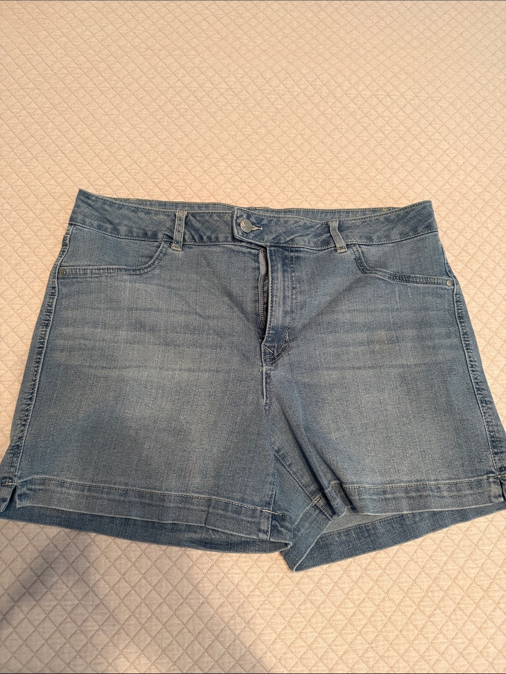 d. jeans Light Blue Women's Denim Shorts